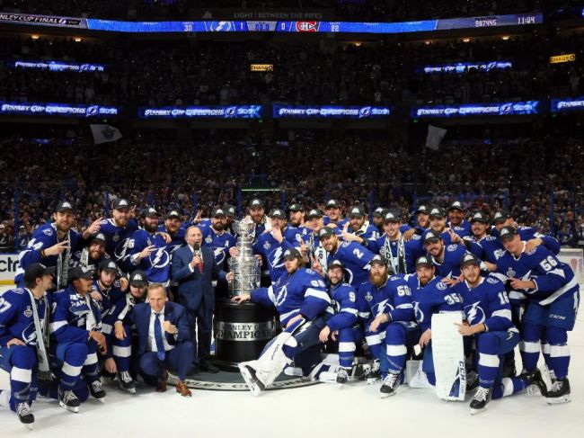 Tampa s Erikom Černákom obhájila Stanleyho pohár