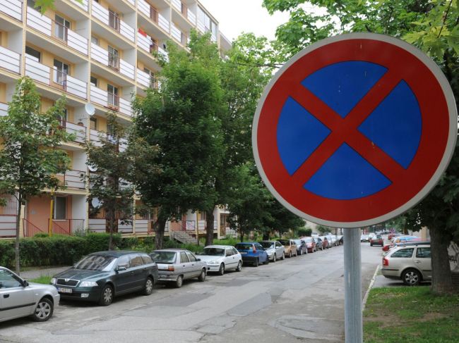 Na slovenských cestách sa objavujú nové dopravné značky. Poznáte ich význam?