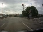 Cyklista policajtom tvrdil, že on nemusí stáť na červenú
