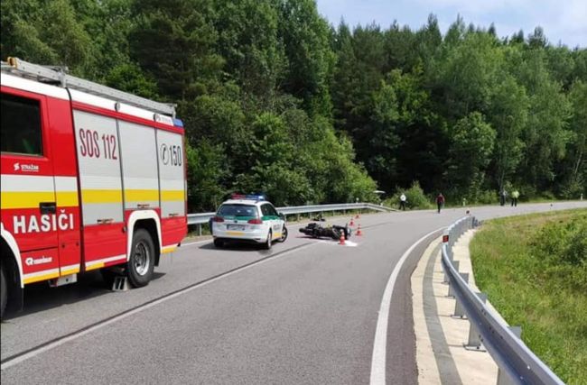Pri Malej Poľane havaroval motorkár z Košíc, zraneniam podľahol