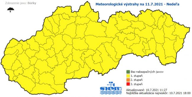 SHMÚ: Na celom území Slovenska sa môžu v nedeľu vyskytnúť búrky