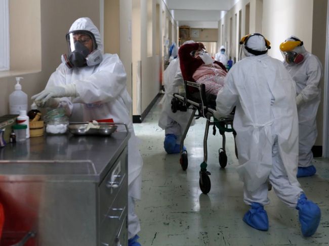 V Belgicku zomrela žena po infikovaní dvoma variantmi koronavírusu