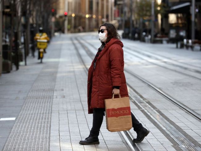 Austrália hlási prvú obeť covidu po lokálnom prenose nákazy v tomto roku