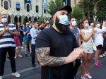 Opoziční poslanci v Gruzínsku žiadajú za smrť kameramana odstúpenie premiéra