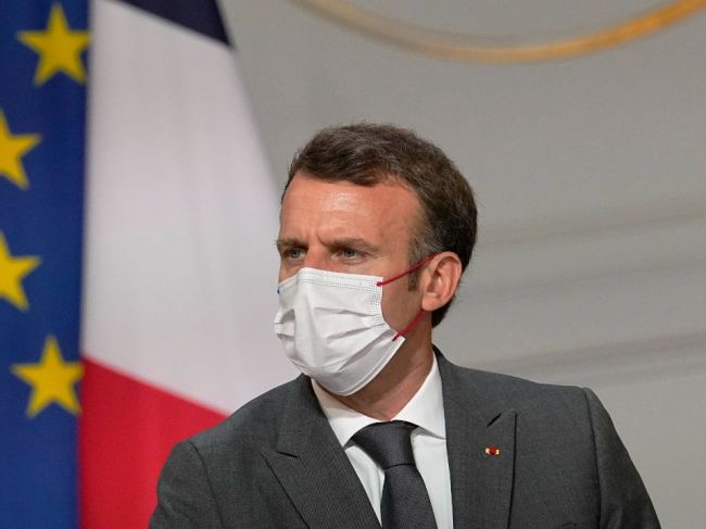 Macron oznámil povinné očkovanie pre zdravotníkov a ďalšie opatrenia