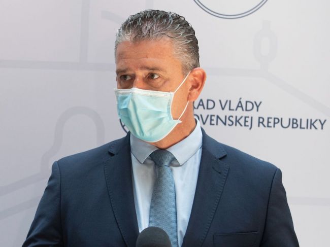 Mikulec odmieta, že by ako šéf vojenskej tajnej služby zobral úplatok