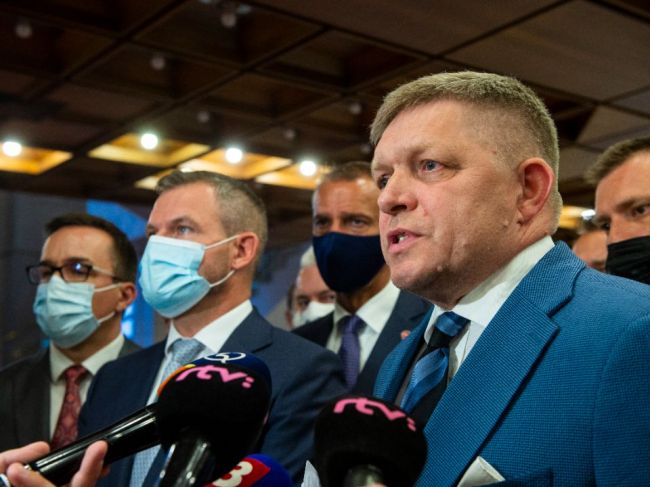 OĽANO: Fico a Pellegrini nemajú právo komentovať konanie štátnych inštitúcií