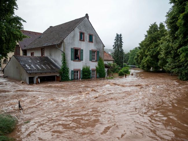 Záplavy v západnom Nemecku si vyžiadali štyri obete a škody na majetku