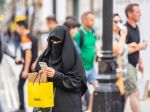 Súd EÚ: Firmy môžu zakázať odev i znaky spájané s náboženstvom