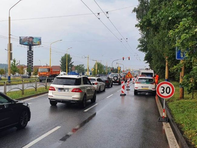 Polícia upozorňuje na dopravné obmedzenie po daždi