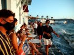 Na ostrove večierkov Mykonos zaviedli zákaz nočného vychádzania a hudby