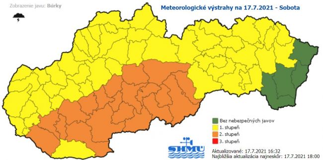 SHMÚ zvýšil výstrahu pred búrkami prevažne na strednom a juhovýchodnom Slovensku
