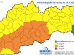 SHMÚ zvýšil výstrahu pred búrkami prevažne na strednom a juhovýchodnom Slovensku