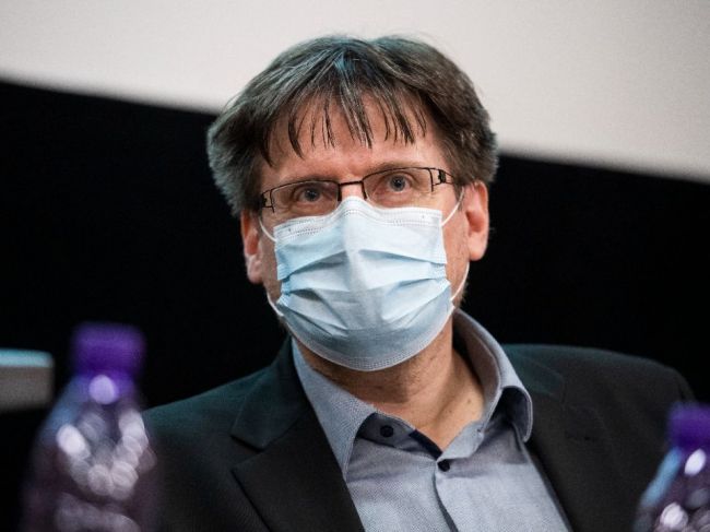 Vetrák: Novela rokovacieho poriadku by mohla opäť povoliť vizuálne pomôcky