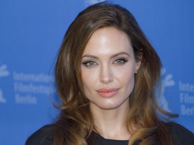 6 tajomstiev Angeliny Jolie, vďaka ktorým jej pokožka večne vyzerá mladistvo