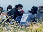 Británia zaznamenala rekordný počet migrantov, ktorí sa preplavili cez Lamanš
