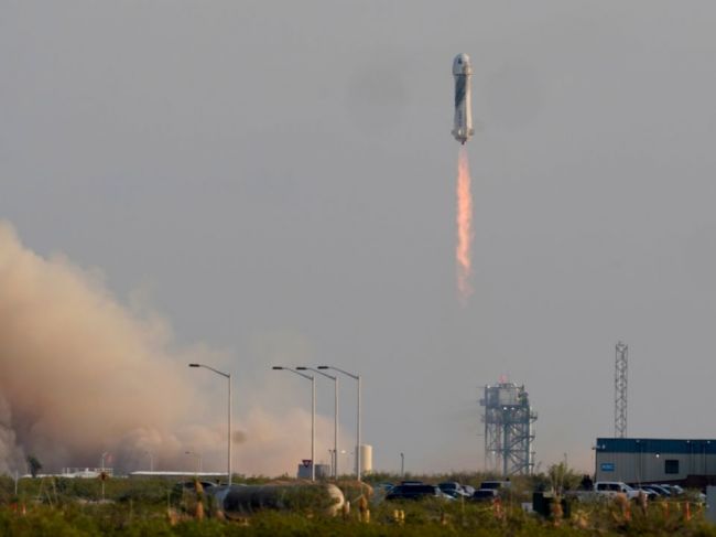 Video: Prvý let Blue Origin miliardára Bezosa bol úspešný