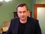 SNS vyzýva vládu, aby nezneužívala návštevu pápeža na vydieranie veriacich