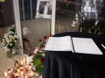 Premiér si uctil pamiatku Lasicu a Kubánka podpisom do kondolenčnej knihy