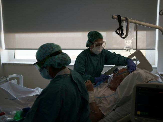 Vyše 83 % nakazených v Španielsku je v posledných týždňoch medzi nezaočkovanými