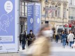 Polovica nových infekcií koronavírusom v Rakúsku sa týka ľudí vo veku do 25 rokov