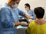Viac ako polovica dospelých obyvateľov Európskej únie je úplne zaočkovaná