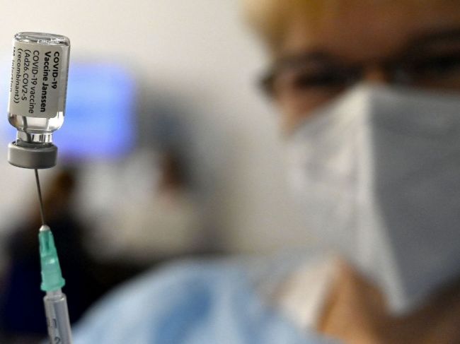 EÚ daruje do konca roka viac dávok vakcín, než sľúbila - až 200 miliónov