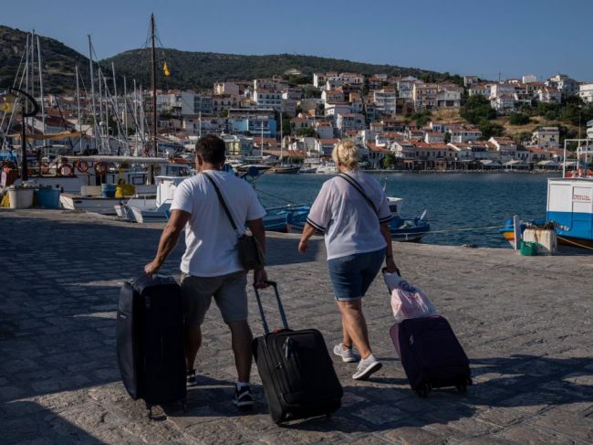 Grécko zaznamenalo vyše 2600 nových infekcií, zistili ich aj u turistov