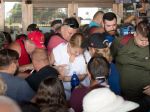 Policajtka, ktorá sa zranila pri proteste pred NR SR, je pri vedomí