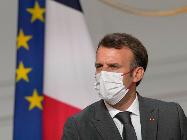Macron vyzval obyvateľov Francúzskej Polynézie, aby sa dali zaočkovať