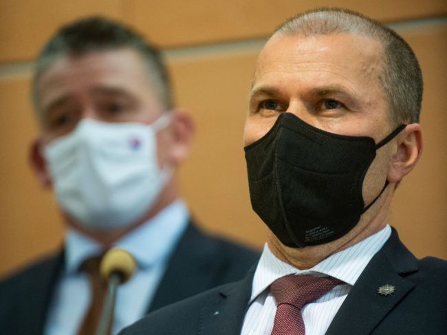 Sme rodina chce koaličnú radu k zotrvaniu Mikulca a Kovaříka vo funkciách