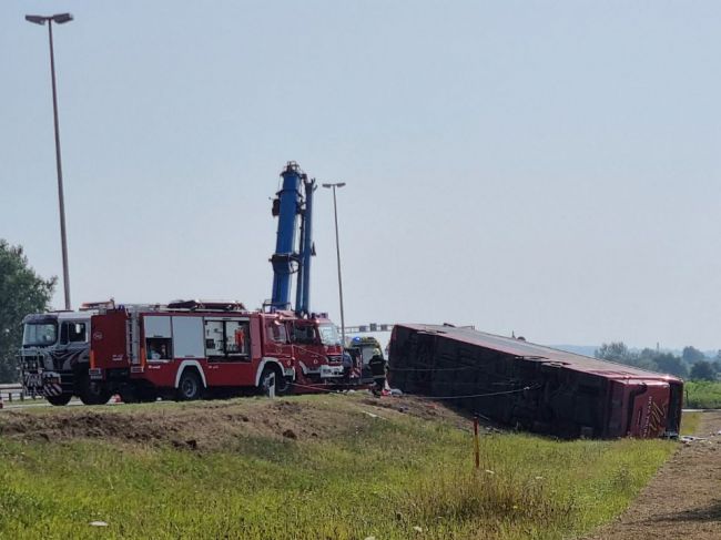 Nehoda autobusu v Chorvátsku si vyžiadala najmenej desať obetí