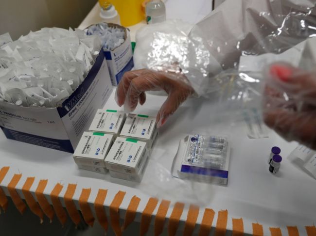 Česko daruje takmer 2,4 milióna dávok vakcíny 