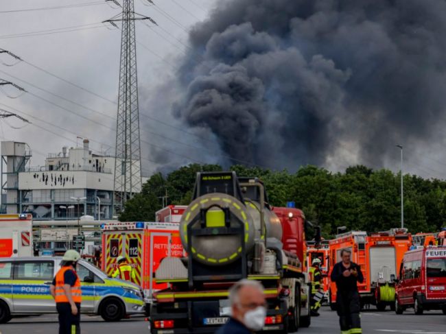 Video: Chemickým závodom v Nemecku otriasol mohutný výbuch
