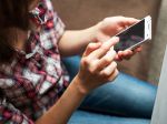 Polícia upozorňuje na podozrivé telefonáty aj podvody cez internet