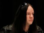 Zomrel spoluzakladateľ skupiny Slipknot, bubeník Joey Jordison