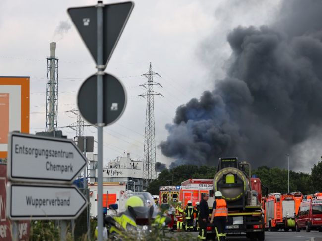 Výbuch v priemyselnom parku zrejme neprežilo ani päť nezvestných