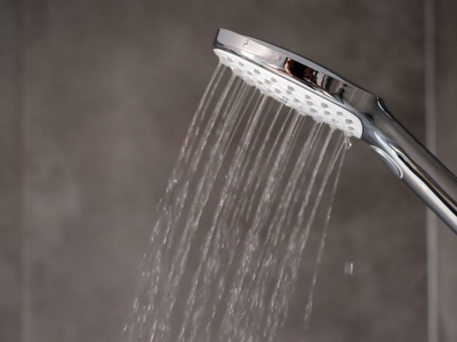 6 dôvodov, prečo by ste sa mali sprchovať len každý druhý deň