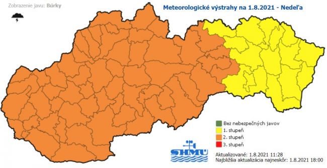 SHMÚ: Búrky hrozia v nedeľu na celom území Slovenska, platia výstrahy