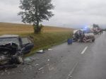 Pri čelnej zrážke dvoch vozidiel prišla o život 82-ročná žena