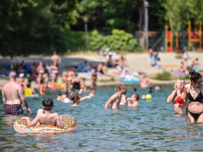 Prieskum: Obavy z pandémie sú najnižšie od mája 2020, dôvera vlády klesá