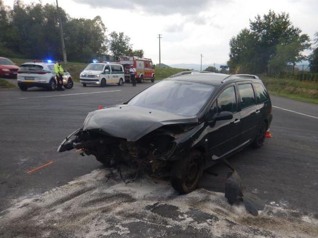 Polícia vyšetruje dopravnú nehodu, pri ktorej zasahoval vrtuľník
