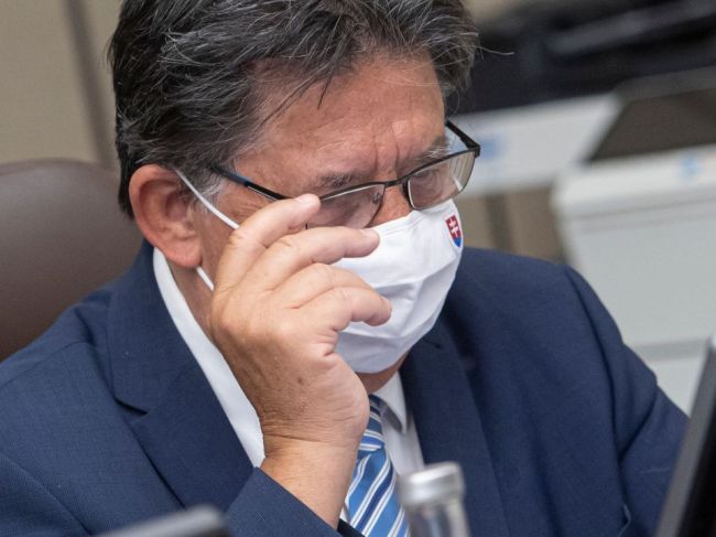 Budaj: Kúpalisko Podhájska musí zosúladiť svoju prax so zákonom