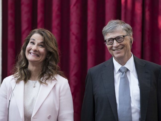 Bill a Melinda Gatesovci sú oficiálne rozvedení