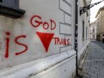 FOTO: Polícia začala pre posprejované budovy v centre Bratislavy trestné stíhanie