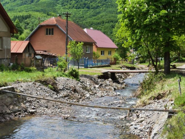 SHMÚ varuje pred povodňami, v týchto regiónoch platia výstrahy 2. stupňa