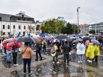 V Bratislave prebiehajú dve demonštrácie