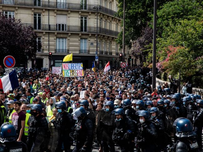 Francúzsko zažilo doposiaľ najväčšie protesty proti covidpasom