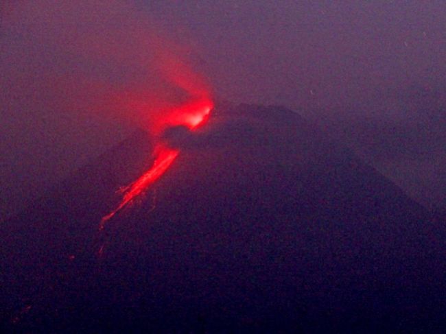 Na ostrove Jáva sa prebudil stratovulkán Merapi