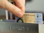 Občianske preukazy by mohli po novom povinne obsahovať aj odtlačky prstov
